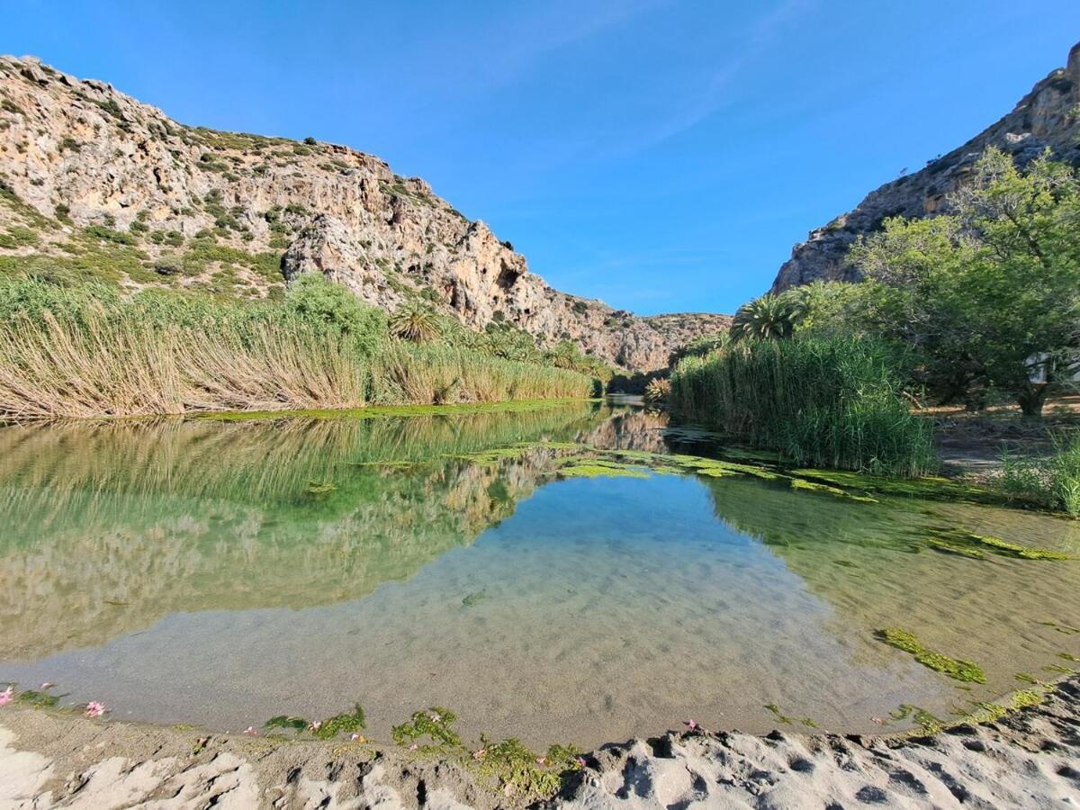 Varsamos Yianniou Bagian luar foto